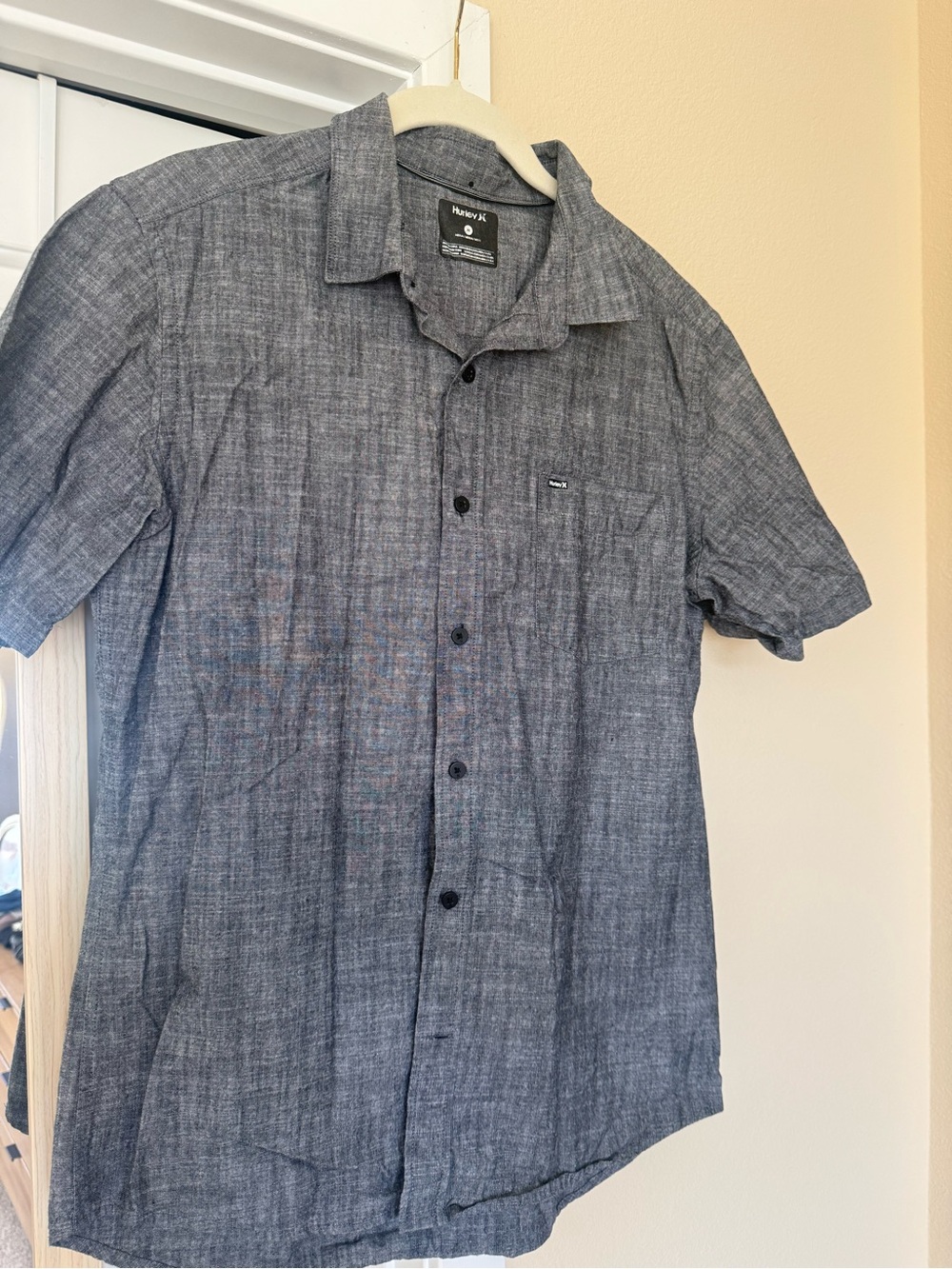 Hurley Men’s Short Sleeve Button-Down Shirt in Heather Gray